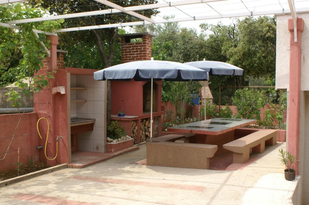 Apartments By The Sea Mandre, Pag - 4098 Екстериор снимка