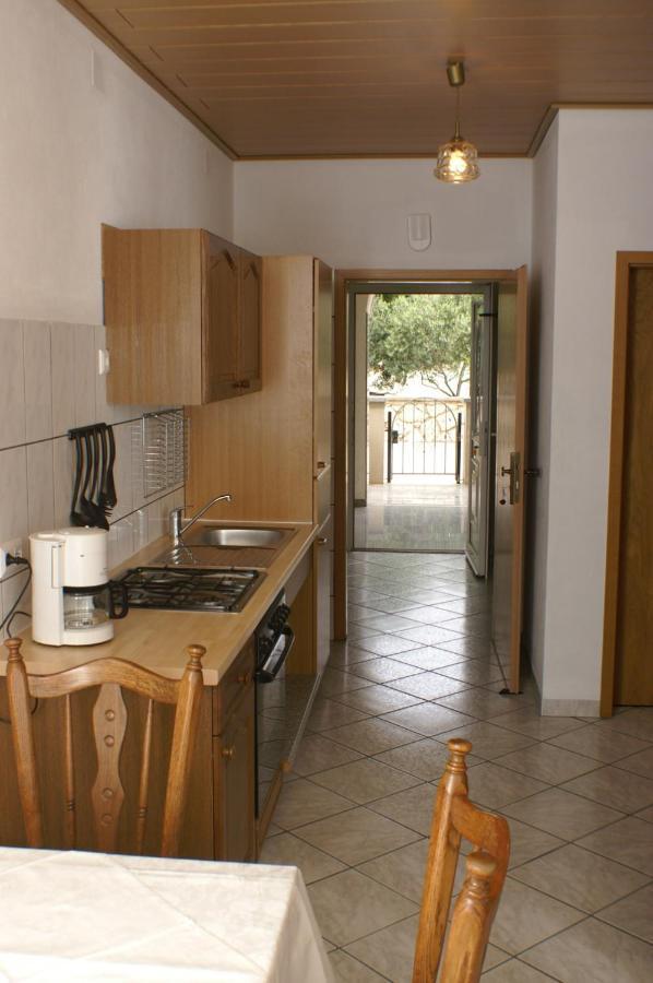 Apartments By The Sea Mandre, Pag - 4098 Екстериор снимка