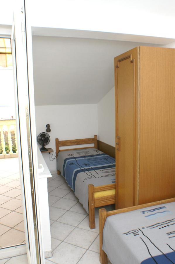 Apartments By The Sea Mandre, Pag - 4098 Екстериор снимка